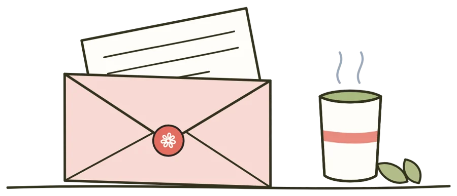 Une enveloppe et une tasse de thé vert
